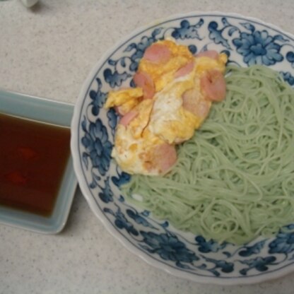 すだち素麺で作りました♥緑でしょ(^^ゞ
美味しくランチに頂きました_(._.)_
ごち様～。
